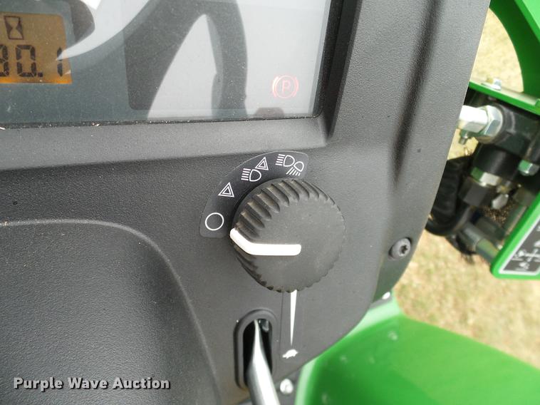 image for item DD1491 2016 John Deere 3038E MFWD tractor