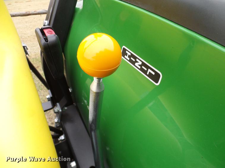 image for item DD1491 2016 John Deere 3038E MFWD tractor