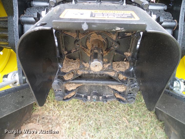 image for item DD1491 2016 John Deere 3038E MFWD tractor