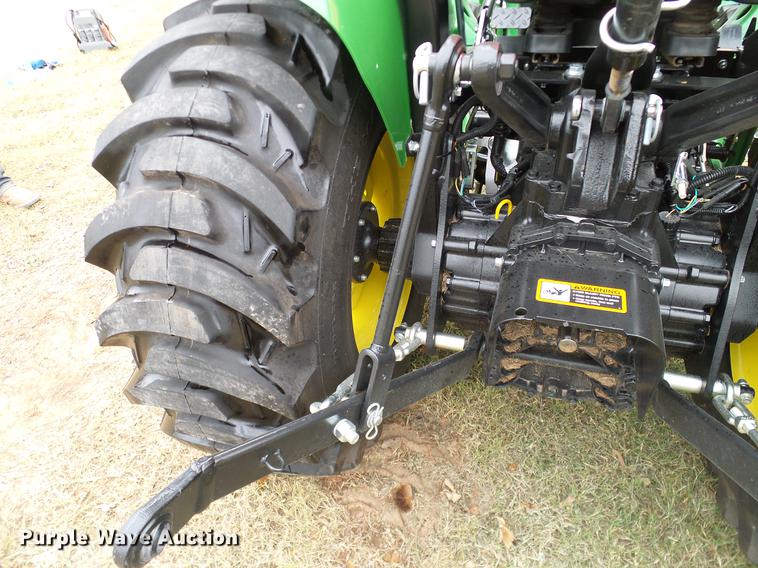 image for item DD1491 2016 John Deere 3038E MFWD tractor