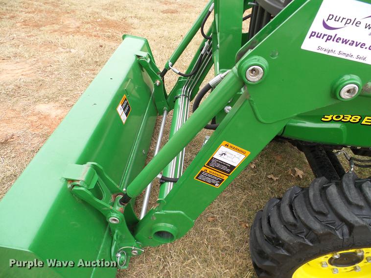 image for item DD1491 2016 John Deere 3038E MFWD tractor