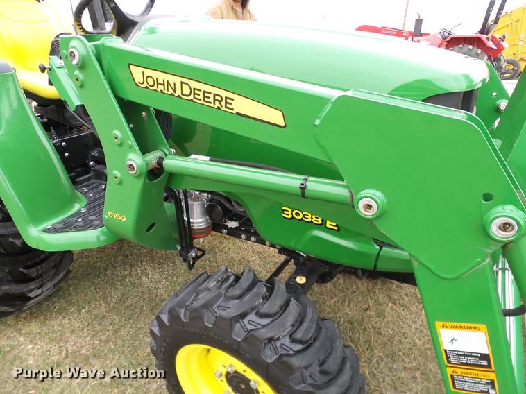 image for item DD1491 2016 John Deere 3038E MFWD tractor