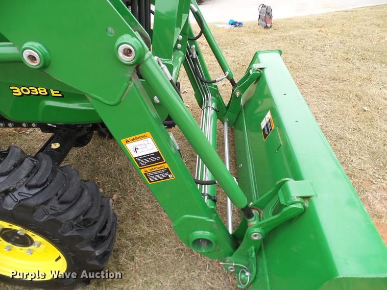 image for item DD1491 2016 John Deere 3038E MFWD tractor