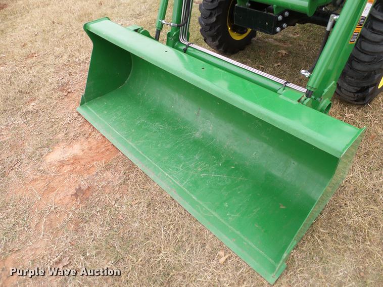 image for item DD1491 2016 John Deere 3038E MFWD tractor