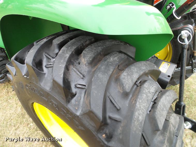image for item DD1491 2016 John Deere 3038E MFWD tractor