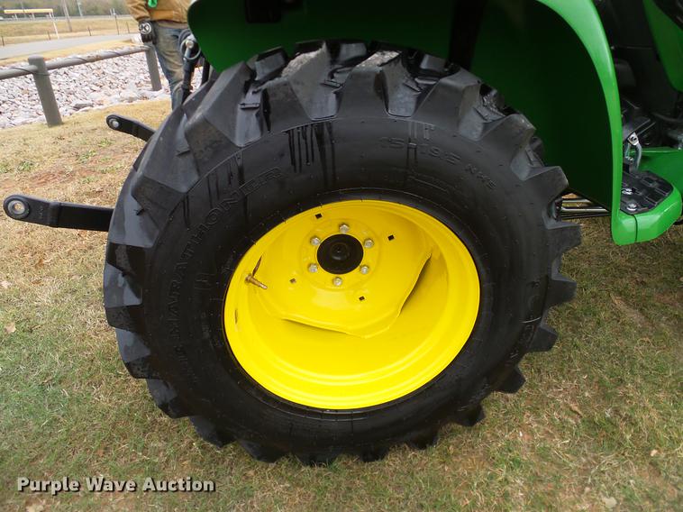 image for item DD1491 2016 John Deere 3038E MFWD tractor