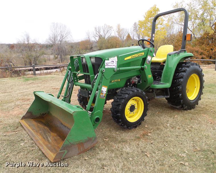 image for item DD1496 2012 John Deere 3032E MFWD tractor