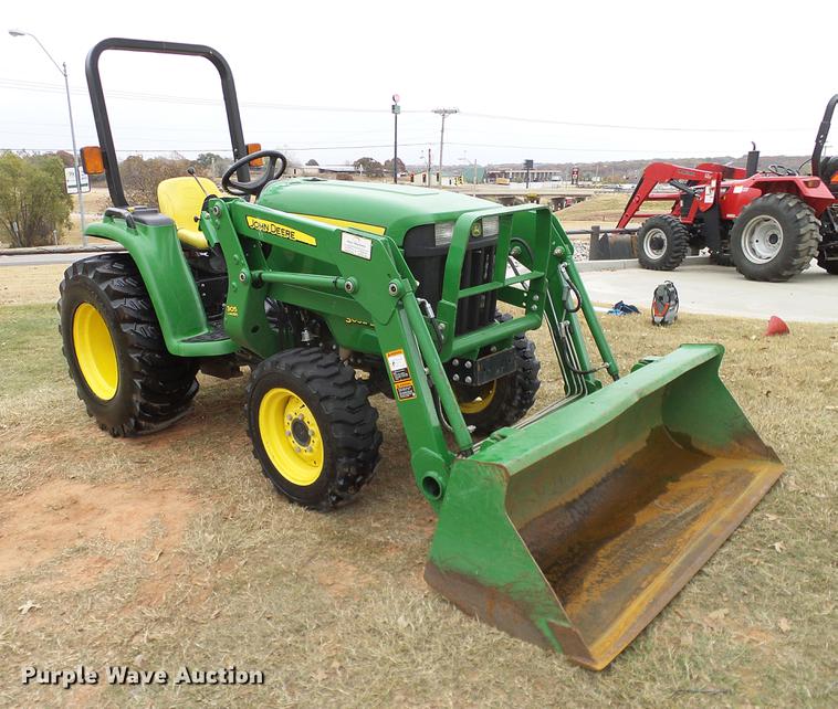 image for item DD1496 2012 John Deere 3032E MFWD tractor