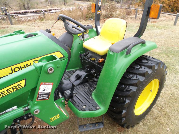 image for item DD1496 2012 John Deere 3032E MFWD tractor