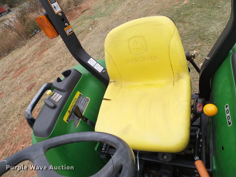 image for item DD1496 2012 John Deere 3032E MFWD tractor