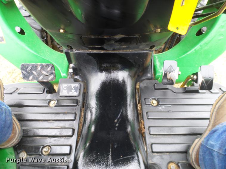 image for item DD1496 2012 John Deere 3032E MFWD tractor