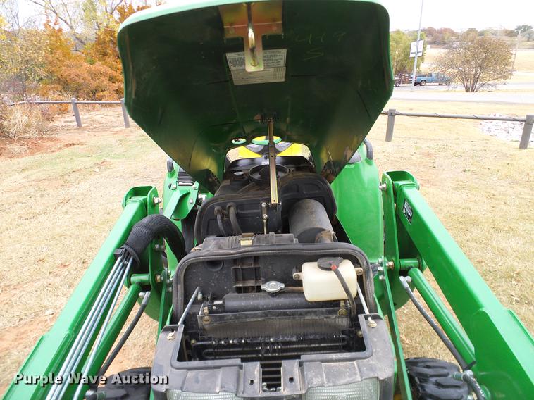 image for item DD1496 2012 John Deere 3032E MFWD tractor