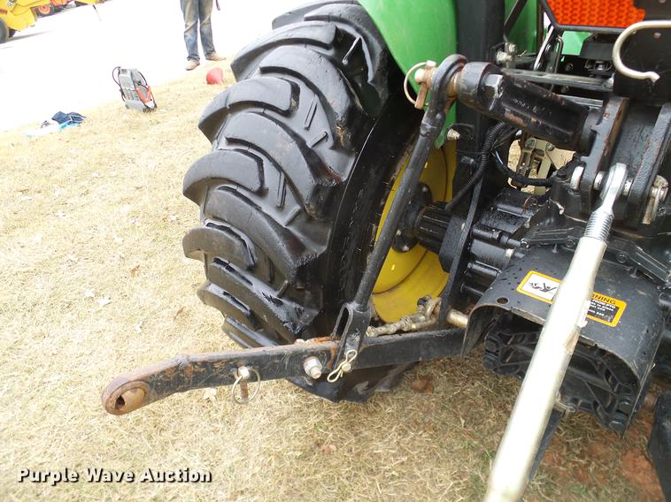 image for item DD1496 2012 John Deere 3032E MFWD tractor