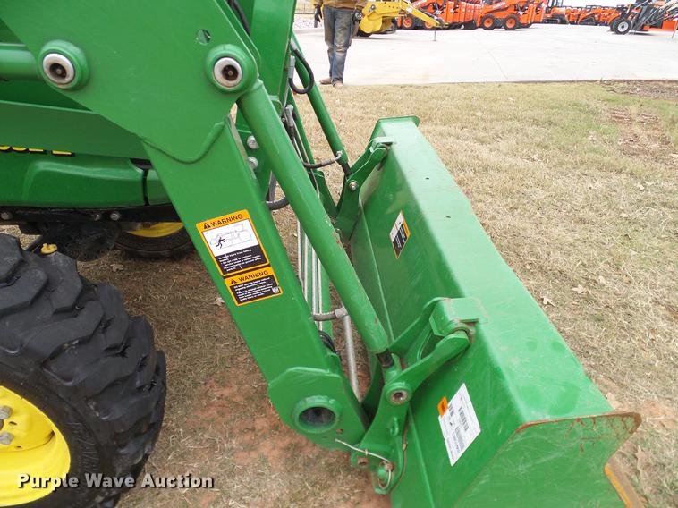 image for item DD1496 2012 John Deere 3032E MFWD tractor