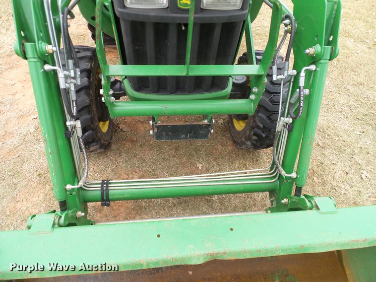image for item DD1496 2012 John Deere 3032E MFWD tractor