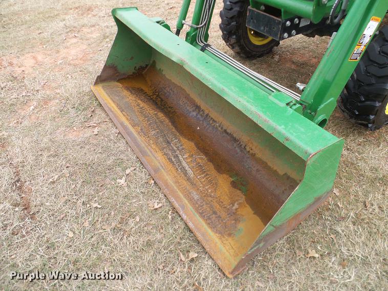 image for item DD1496 2012 John Deere 3032E MFWD tractor