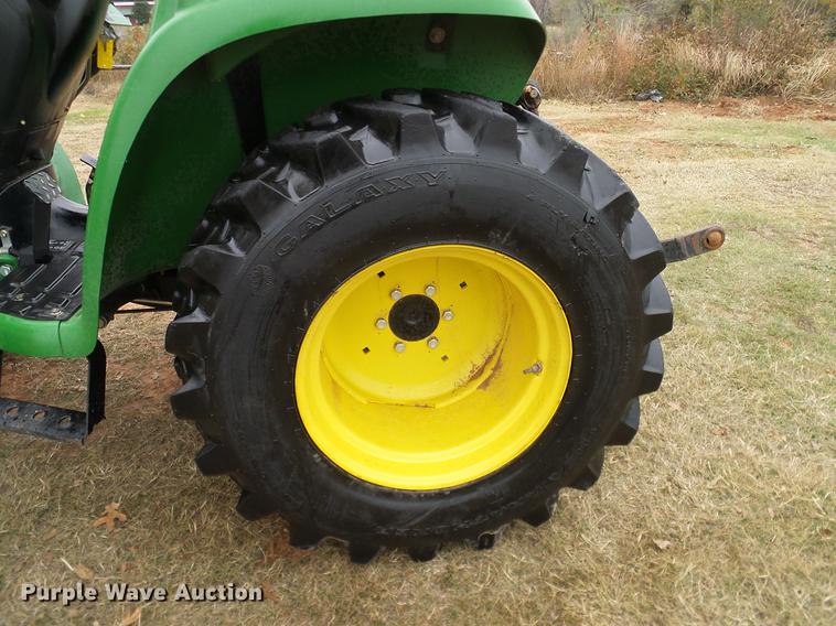 image for item DD1496 2012 John Deere 3032E MFWD tractor