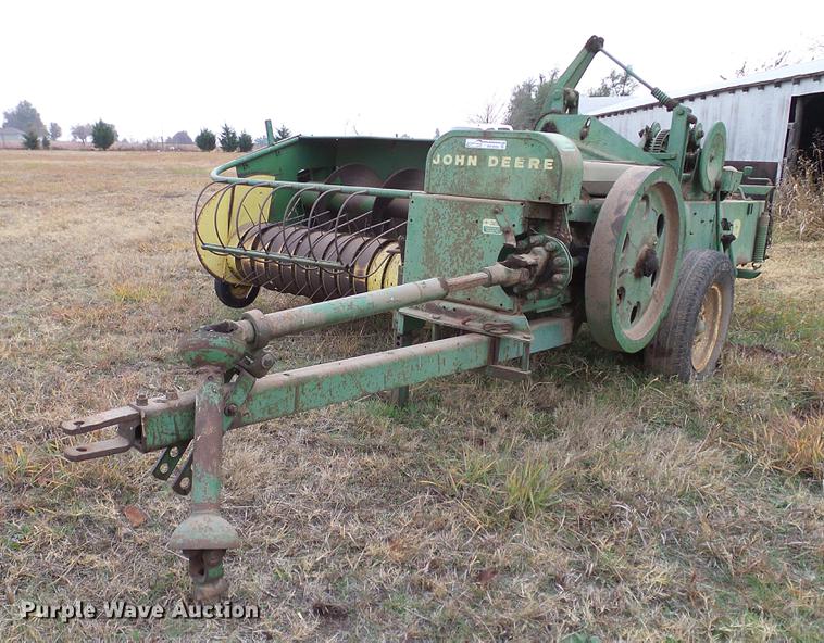image for item AO9355 John Deere 224WS square baler
