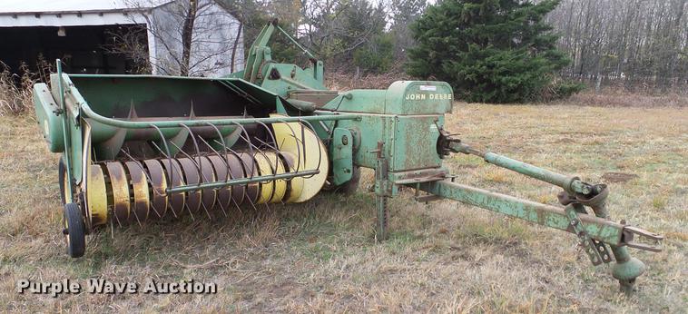 image for item AO9355 John Deere 224WS square baler