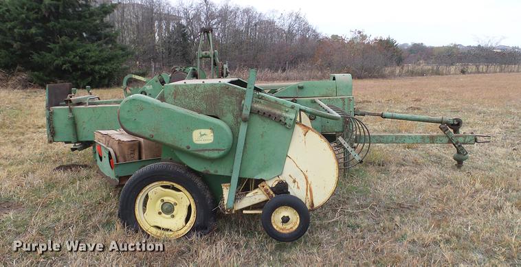 image for item AO9355 John Deere 224WS square baler