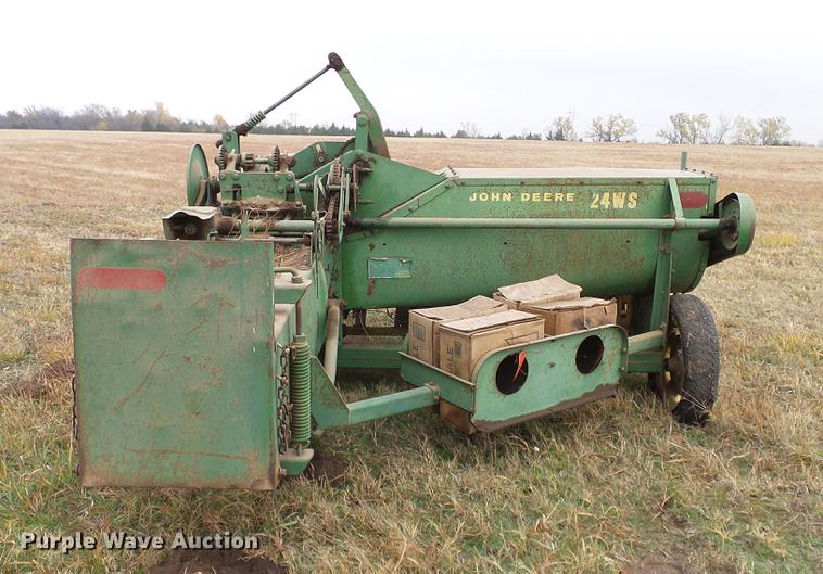 image for item AO9355 John Deere 224WS square baler