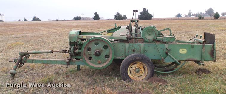 image for item AO9355 John Deere 224WS square baler