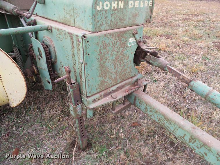 image for item AO9355 John Deere 224WS square baler
