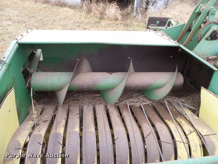 image for item AO9355 John Deere 224WS square baler