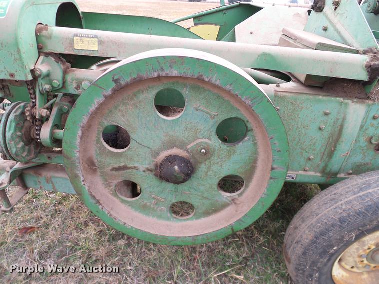 image for item AO9355 John Deere 224WS square baler