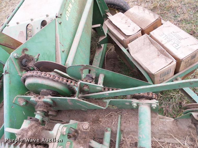 image for item AO9355 John Deere 224WS square baler