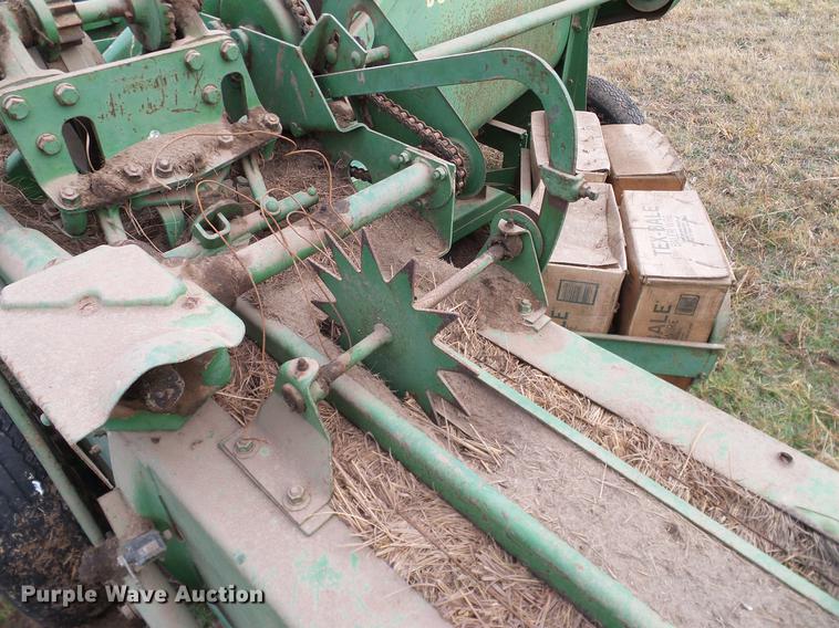 image for item AO9355 John Deere 224WS square baler