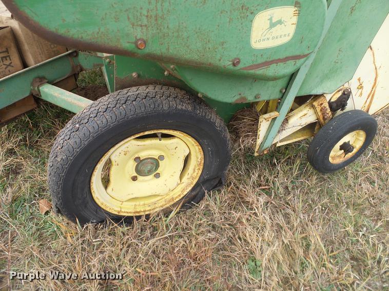 image for item AO9355 John Deere 224WS square baler