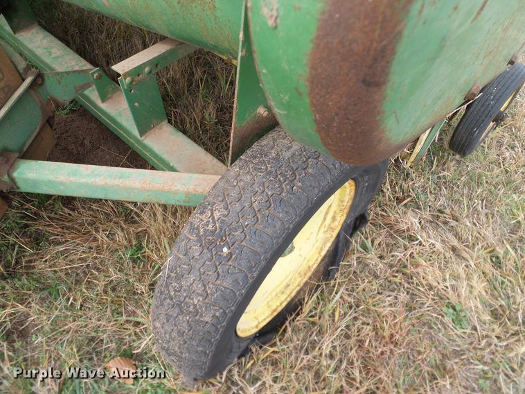 image for item AO9355 John Deere 224WS square baler