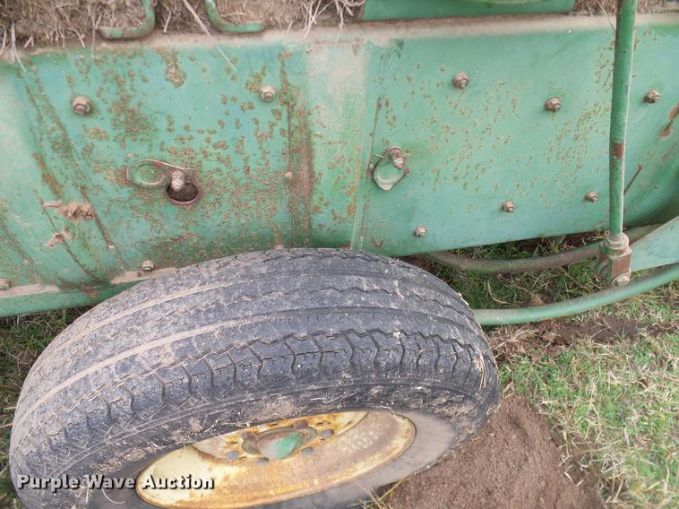 image for item AO9355 John Deere 224WS square baler