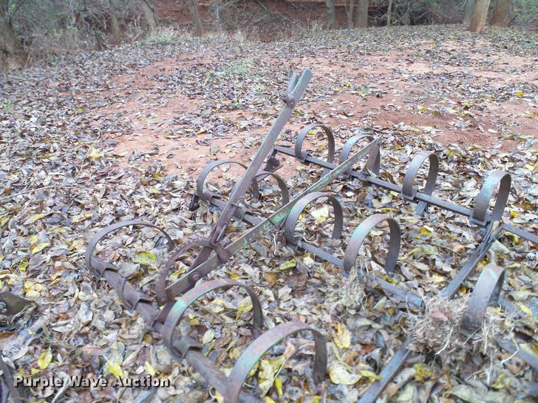 image for item AO9365 Spring tooth harrow