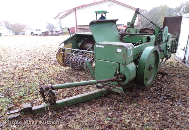 image for item AO9368 John Deere 224WS square baler