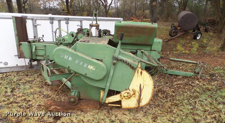 image for item AO9368 John Deere 224WS square baler