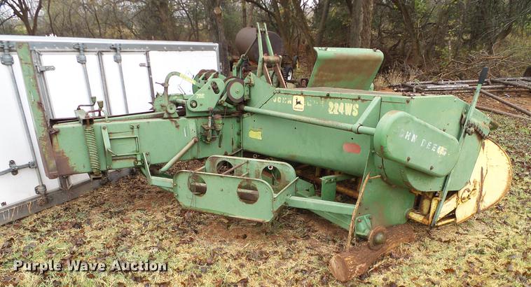 image for item AO9368 John Deere 224WS square baler