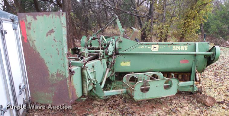 image for item AO9368 John Deere 224WS square baler