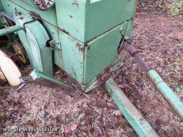 image for item AO9368 John Deere 224WS square baler