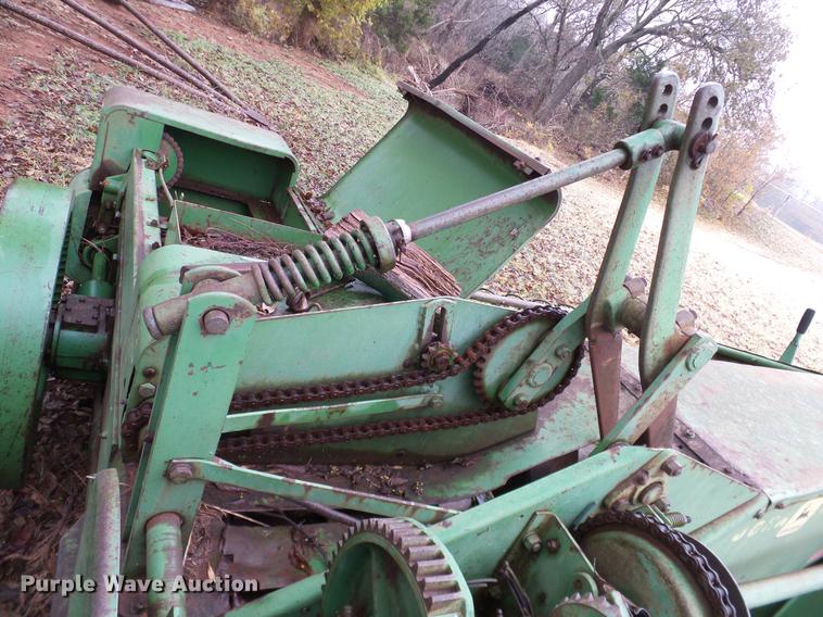 image for item AO9368 John Deere 224WS square baler