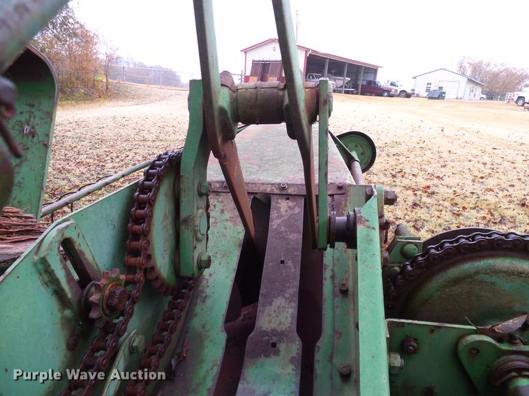 image for item AO9368 John Deere 224WS square baler