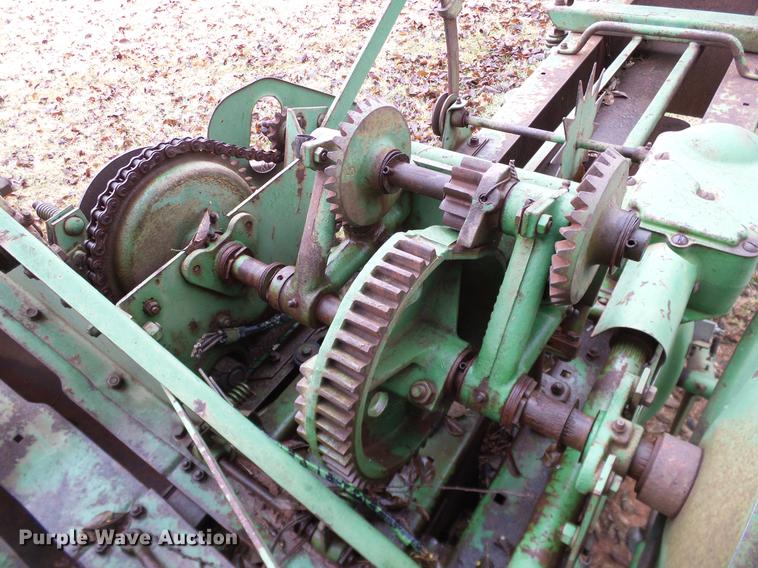 image for item AO9368 John Deere 224WS square baler