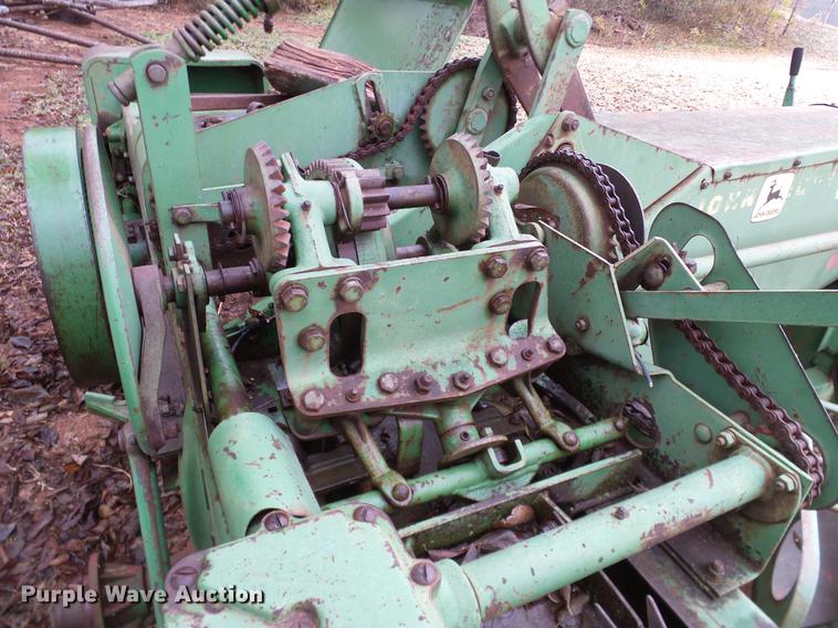 image for item AO9368 John Deere 224WS square baler