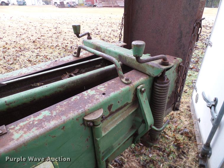 image for item AO9368 John Deere 224WS square baler