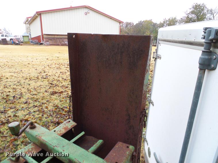 image for item AO9368 John Deere 224WS square baler