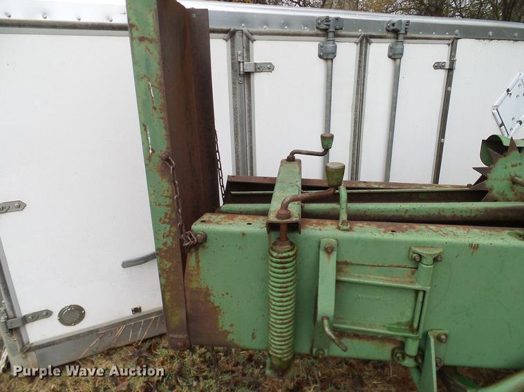 image for item AO9368 John Deere 224WS square baler