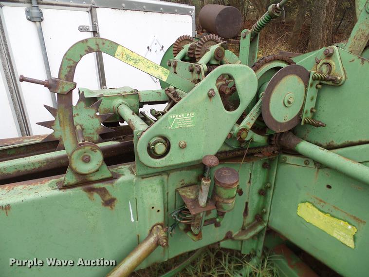 image for item AO9368 John Deere 224WS square baler