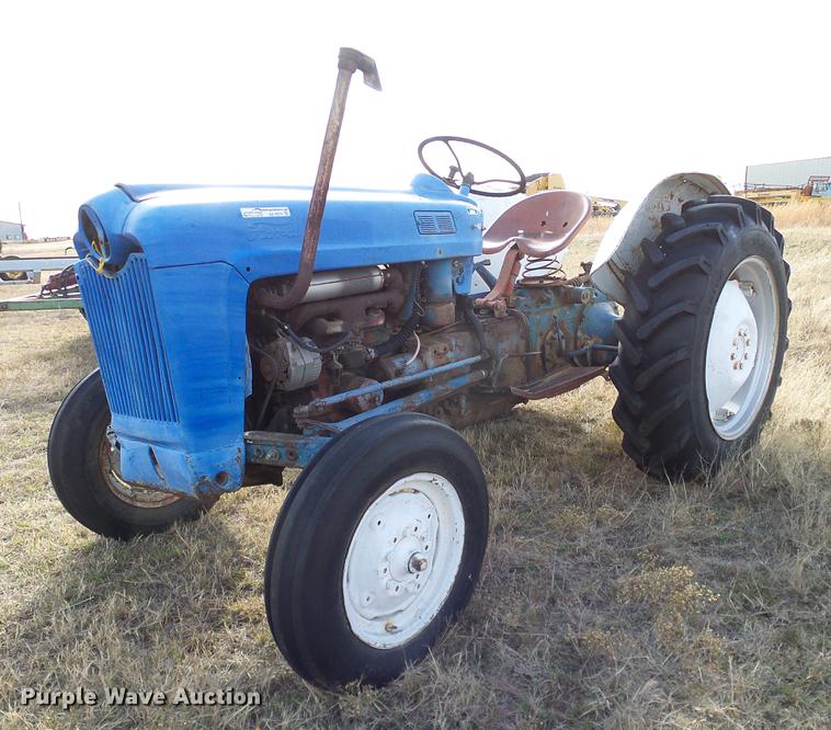 image for item AZ9374 1962 Ford 2000 tractor