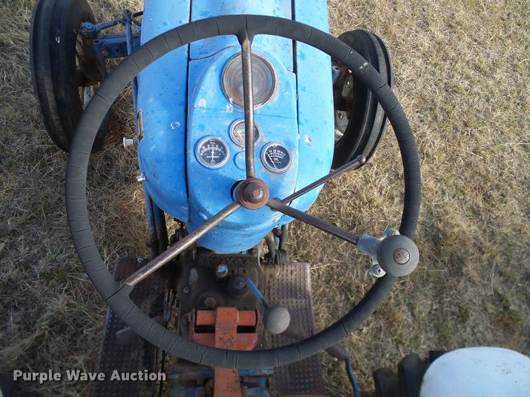 image for item AZ9374 1962 Ford 2000 tractor